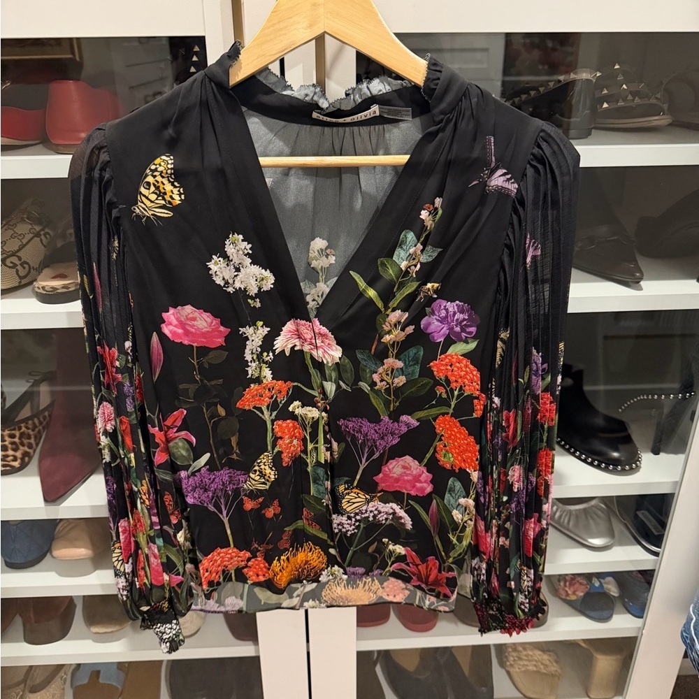Alice + Olivia Ilan Pleated Floral Print Blouse - Picture 4 of 7